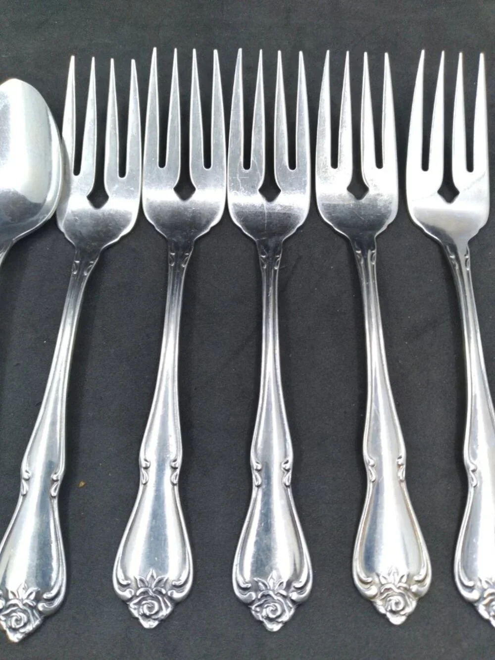 Set 11 Rogers 1881 Oneida Arbor Rose pattern small Forks and spoons teaspoons